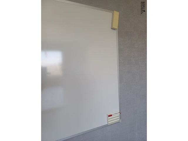 Lot 142 - whiteboard - afbeelding 2 van  2
