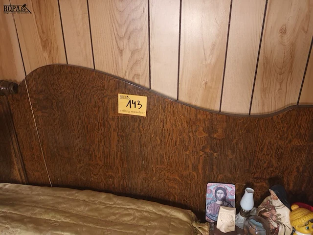 Lot 143 - antiek tweepersoonsbed - afbeelding 2 van  3