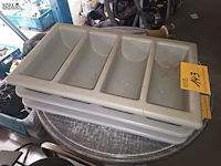 Lot 143 - bestekbakken. 3 stuks - afbeelding 4 van  4