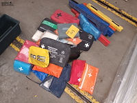 Lot 143 - gevarendriehoeken en ehbo kits - afbeelding 3 van  3