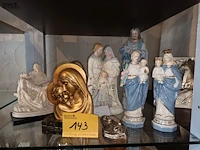 Lot 143 - heiligenbeelden en lamp. 8 stuks - afbeelding 1 van  5
