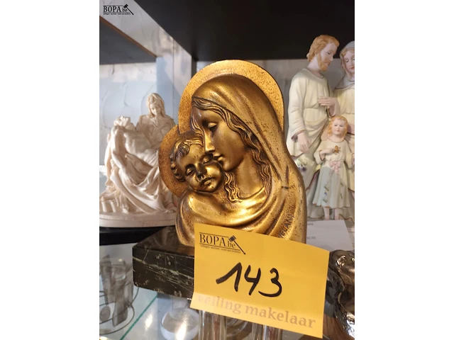 Lot 143 - heiligenbeelden en lamp. 8 stuks - afbeelding 4 van  5