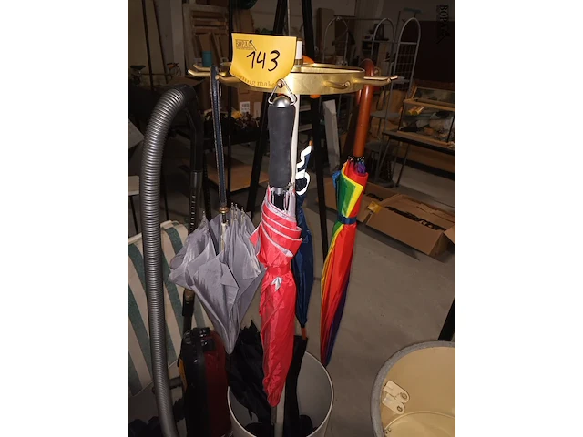 Lot 143 - staande kapstok en paraplu’s - afbeelding 2 van  4