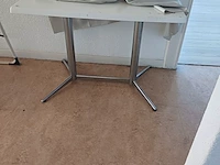 Lot 143 - tafel - afbeelding 1 van  3