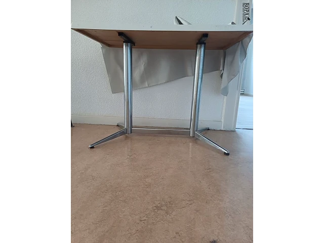 Lot 143 - tafel - afbeelding 2 van  3