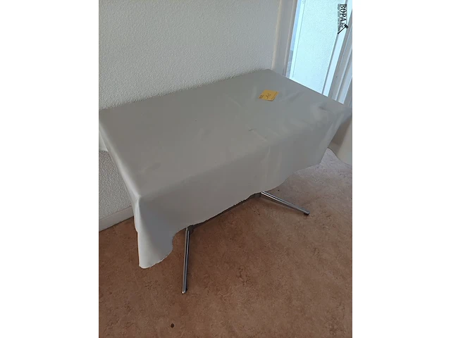 Lot 143 - tafel - afbeelding 3 van  3