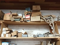 Lot 144 - bevestigingsmateriaal en deurbeslag - afbeelding 2 van  7