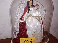 Lot 144 - globe met maria en kind - afbeelding 1 van  3