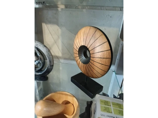 Lot 144 - koffietassen en decoratie. 12 stuks - afbeelding 4 van  5