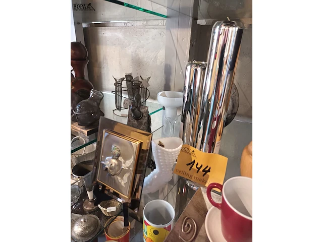 Lot 144 - koffietassen en decoratie. 12 stuks - afbeelding 5 van  5