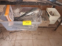 Lot 144 - lot divers werkmateriaal - afbeelding 1 van  4