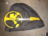 Lot 144 - meetwiel stanley in draagtas - afbeelding 1 van  3