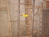 Lot 144 - metalen ladder. 2 stuks - afbeelding 1 van  3