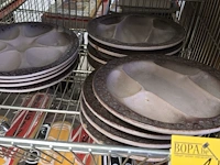 Lot 144 - reeks oesterschalen escargotschalen, hapjesschalen getekend - afbeelding 1 van  2