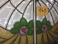 Lot 145 - glas in lood. 2 stuks - afbeelding 3 van  4
