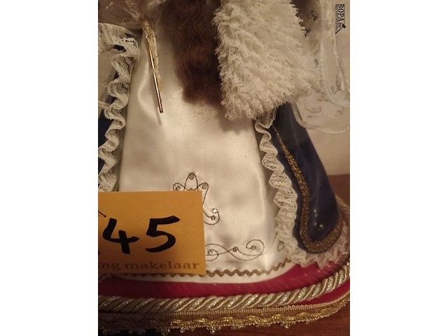 Lot 145 - globe met maria en kind - afbeelding 3 van  3