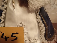 Lot 145 - globe met maria en kind - afbeelding 3 van  3