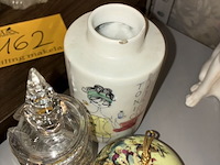 Lot 145 - set beelden hondjes - afbeelding 2 van  2