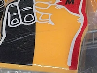 Lot 145 - sponzen belgie voetbal handen met tekst vlaamse brabanconne - afbeelding 2 van  3