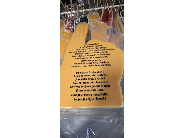 Lot 145 - sponzen belgie voetbal handen met tekst vlaamse brabanconne - afbeelding 3 van  3