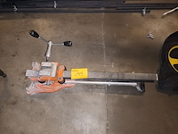 Lot 145 - statief voor diamantboor spit - afbeelding 1 van  3