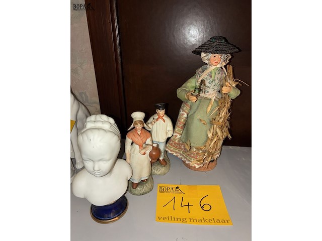 Lot 146 - beeldjes allerlei, 4 stuks - afbeelding 1 van  2