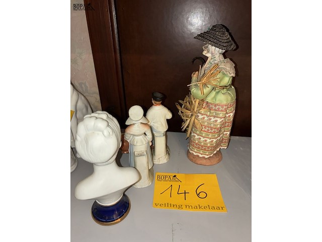 Lot 146 - beeldjes allerlei, 4 stuks - afbeelding 2 van  2