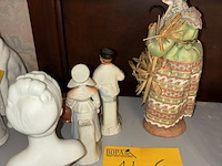 Lot 146 - beeldjes allerlei, 4 stuks - afbeelding 2 van  2