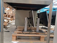 Lot 146 - bureau met 3 lades - afbeelding 3 van  3