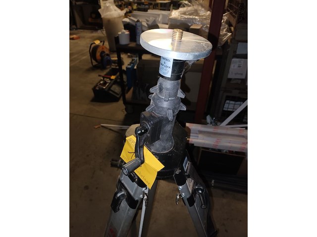 Lot 146 - futech laserstatief - afbeelding 3 van  3