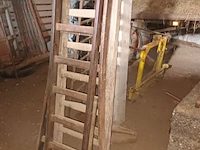 Lot 146 - houten ladder. 2 stuks - afbeelding 1 van  3