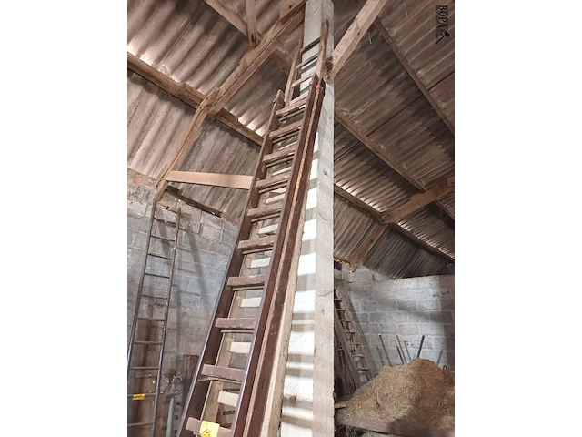 Lot 146 - houten ladder. 2 stuks - afbeelding 2 van  3