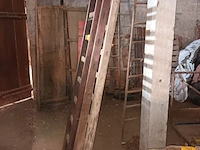 Lot 146 - houten ladder. 2 stuks - afbeelding 3 van  3