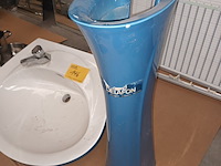 Lot 146 - lavabo op voet - afbeelding 2 van  3