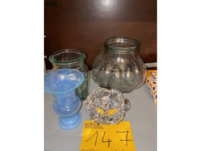 Lot 147 - glazen items, 4 stuks - afbeelding 1 van  2