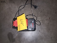 Lot 147 - lader en accu bosch - afbeelding 1 van  3