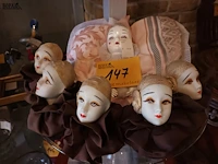 Lot 147 - taartschaal met hoofdjes - afbeelding 4 van  4