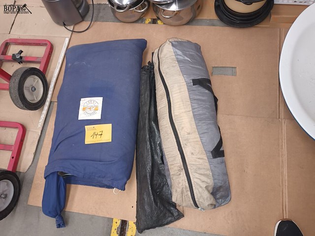 Lot 147 - tent - afbeelding 1 van  3