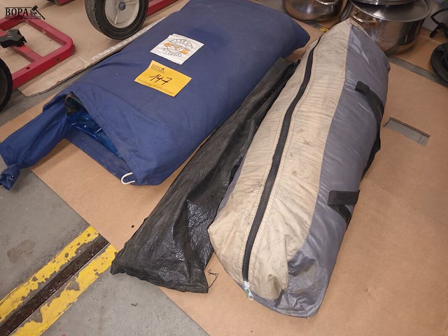 Lot 147 - tent - afbeelding 2 van  3