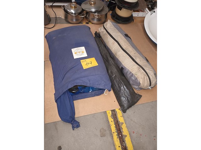 Lot 147 - tent - afbeelding 3 van  3