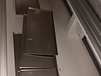 Lot 147 - toonbank met vitrine - afbeelding 3 van  3