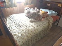 Lot 148 - antiek metalen bed - afbeelding 1 van  4