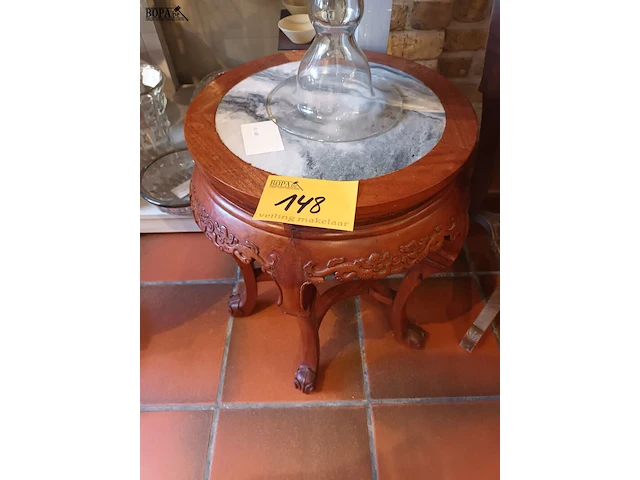 Lot 148 - bijzettafel - afbeelding 1 van  4