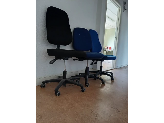 Lot 148 - bureaustoel - afbeelding 2 van  5