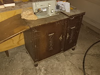Lot 148 - kastje met naaimachine pfaff - afbeelding 1 van  3