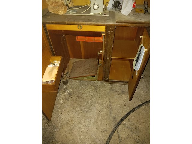 Lot 148 - kastje met naaimachine pfaff - afbeelding 3 van  3