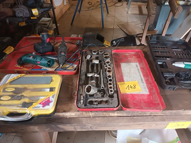 Lot 148 - lot werkmateriaal - afbeelding 1 van  5