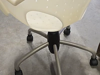 Lot 148 - nieuwe witte bureau stoel - afbeelding 3 van  3