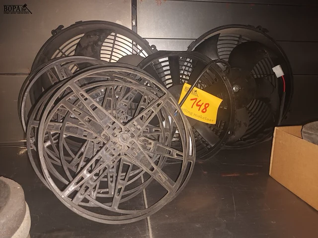 Lot 148 - onderdelen voor ventilators - afbeelding 1 van  2