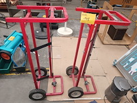 Lot 148 - papierrol trolley. 2 stuks - afbeelding 1 van  3